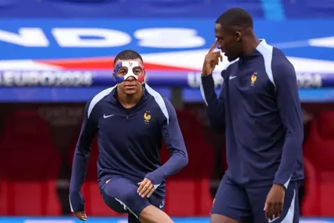 كوناتي: مبابي لاعب استثنائي.. لكن الفوز لا يعتمد عليه وحده